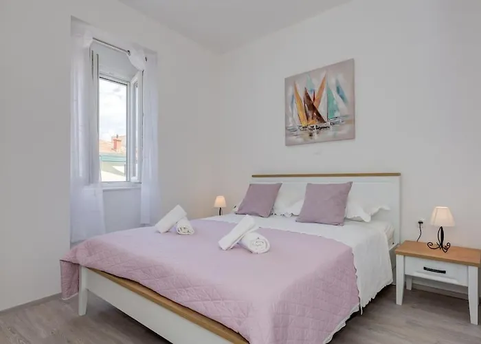 New Place In Old Town Of Trogir, Parking