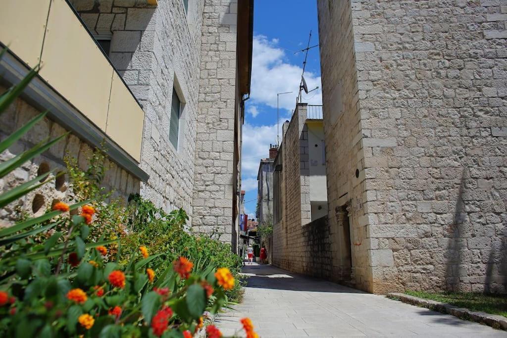 New Place In Old Town Of Trogir, Parking Apartment *