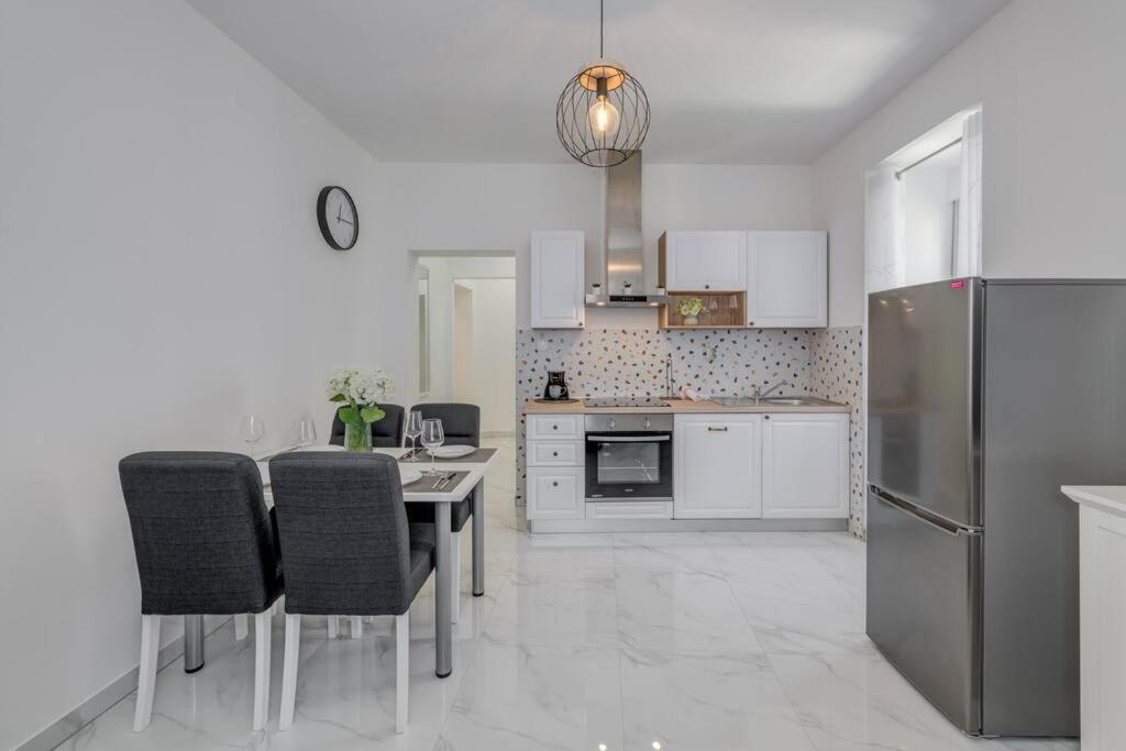 New Place In Old Town Of Trogir, Parking * Trogir