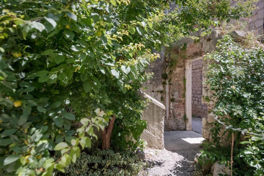 New Place In Old Town Of Trogir, Parking Trogir