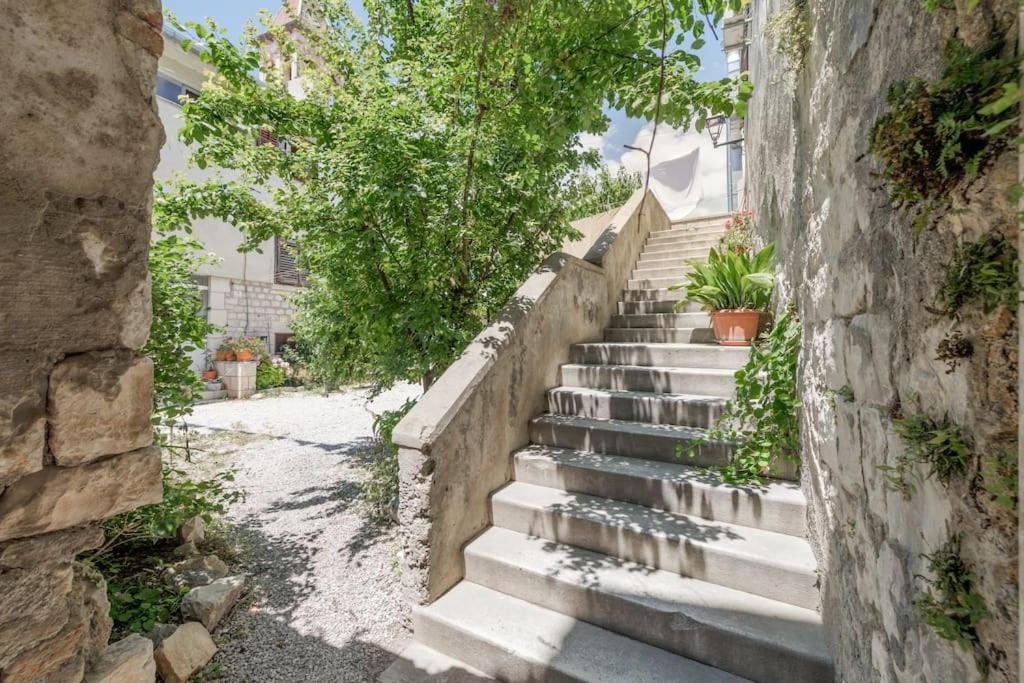 New Place In Old Town Of Trogir, Parking