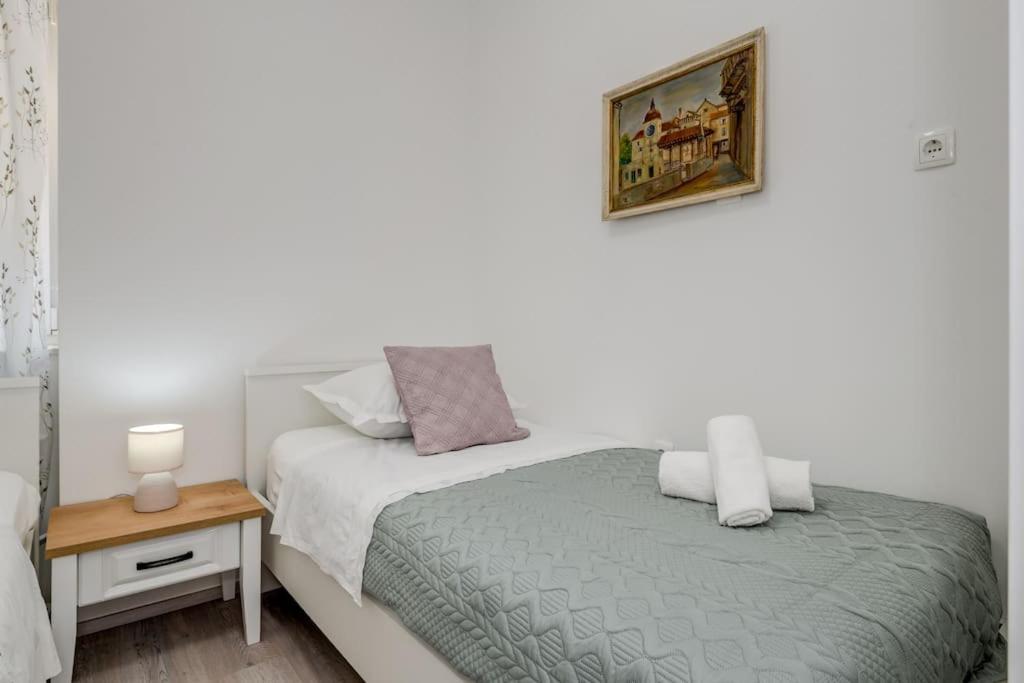 New Place In Old Town Of Trogir, Parking Apartment *