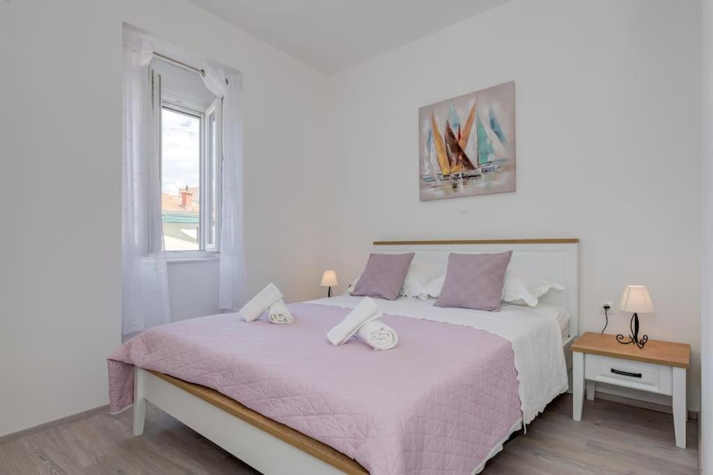 New Place In Old Town Of Trogir, Parking Trogir