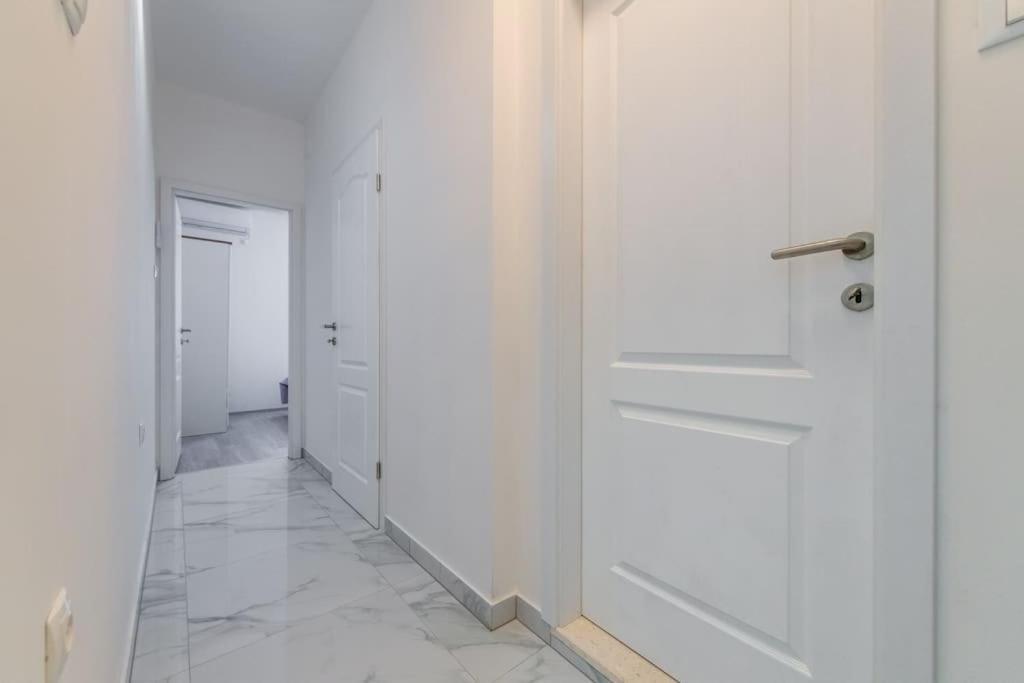 New Place In Old Town Of Trogir, Parking *