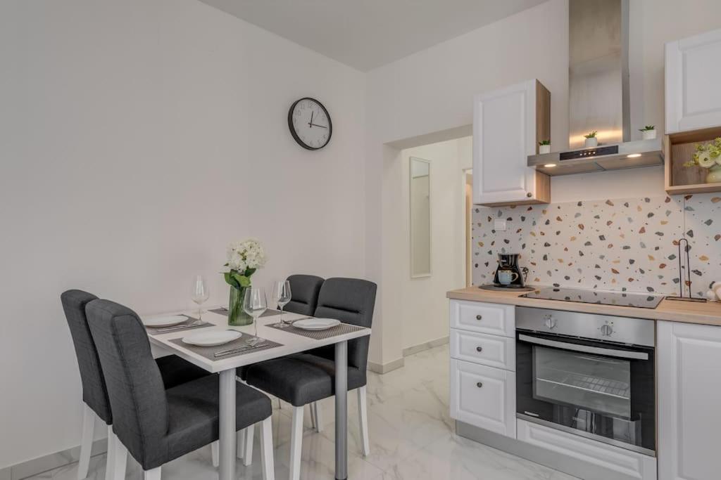 Apartment New Place In Old Town Of Trogir, Parking Trogir