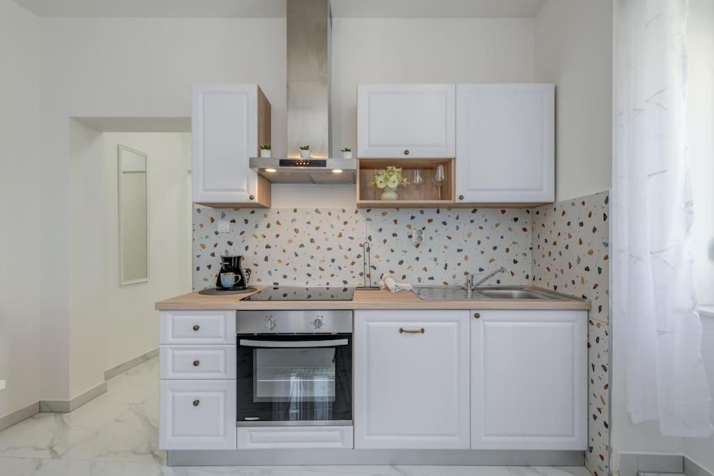 New Place In Old Town Of Trogir, Parking Apartment *