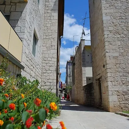 New Place In Old Town Of Trogir, Parking Exterior photo