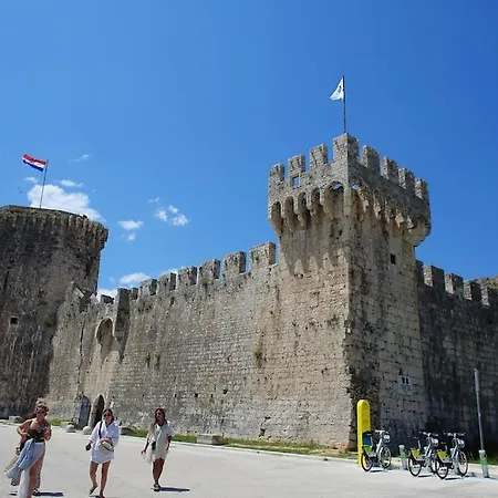 New Place In Old Town Of Trogir, Parking Exterior photo