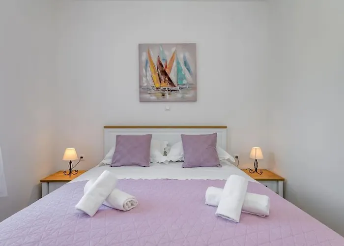 New Place In Old Town Of Trogir, Parking
