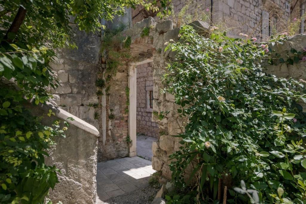 Apartment New Place In Old Town Of Trogir, Parking