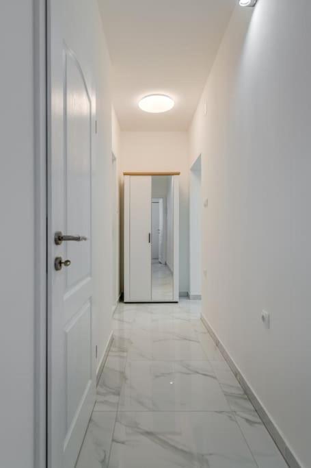 New Place In Old Town Of Trogir, Parking *