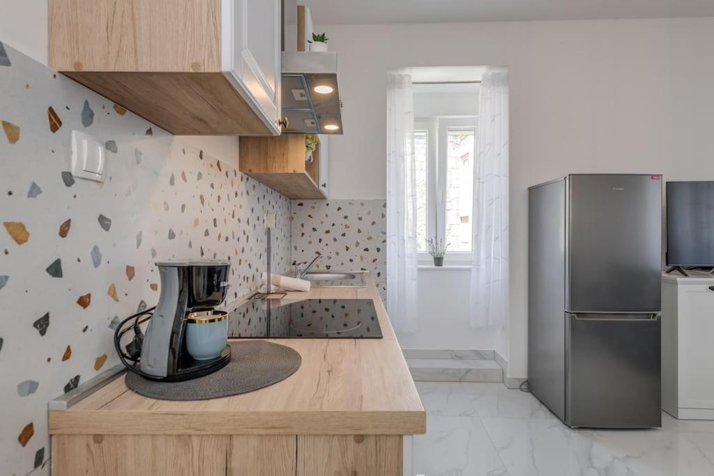 Apartment New Place In Old Town Of Trogir, Parking *